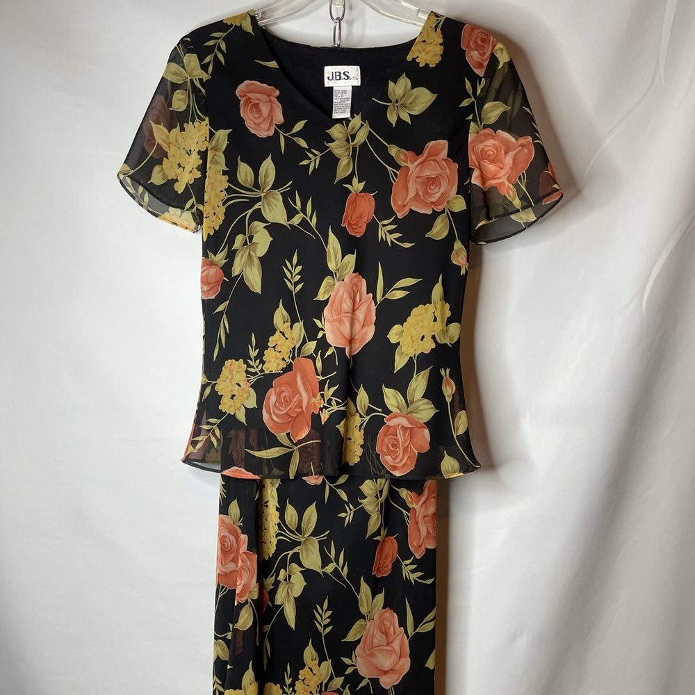 JBS 2 piece top and skirt set size 6 Black floral